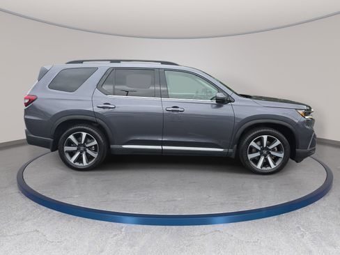 Used 2023 Honda Pilot Touring image 4