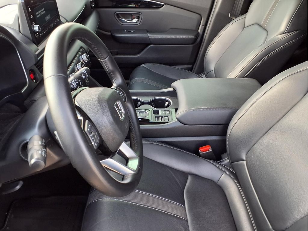Used 2025 Honda Pilot Touring image 16