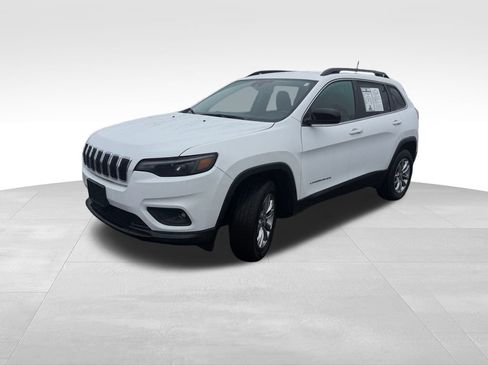 Used 2022 Jeep Cherokee Latitude Lux w/ Mopar Interior Package image 3
