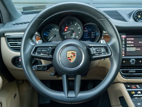 Certified 2022 Porsche Macan AWD/4WD image 21