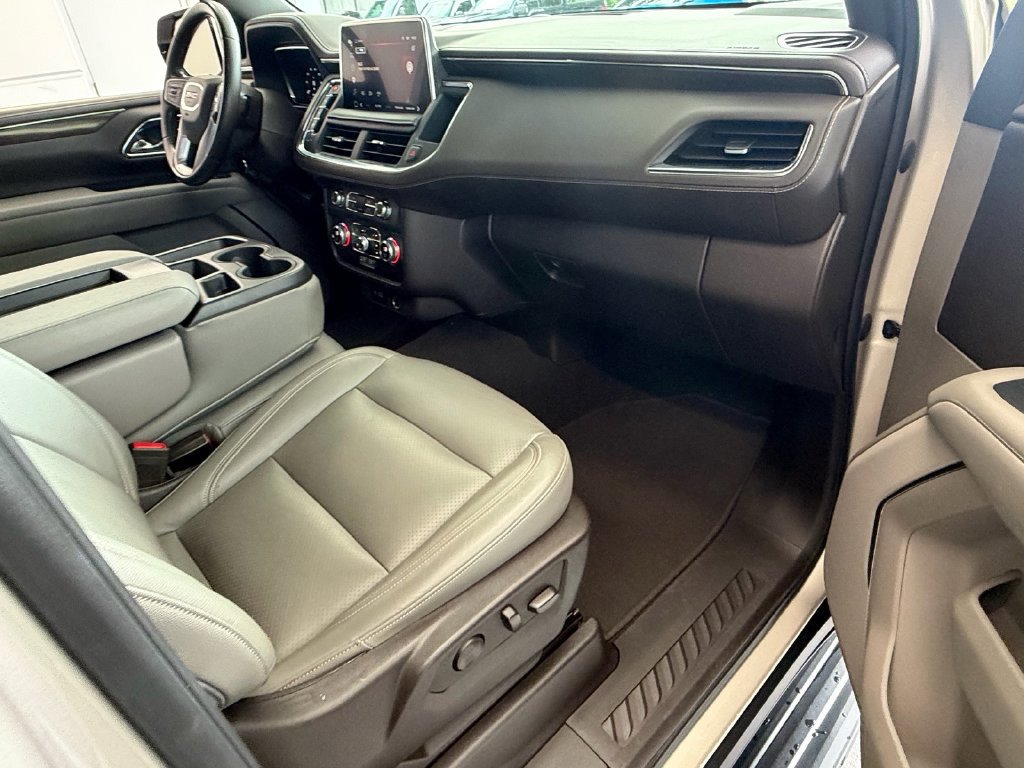Used 2023 GMC Yukon XL SLE w/ Gmc Pro Safety Plus Package RWD image 17