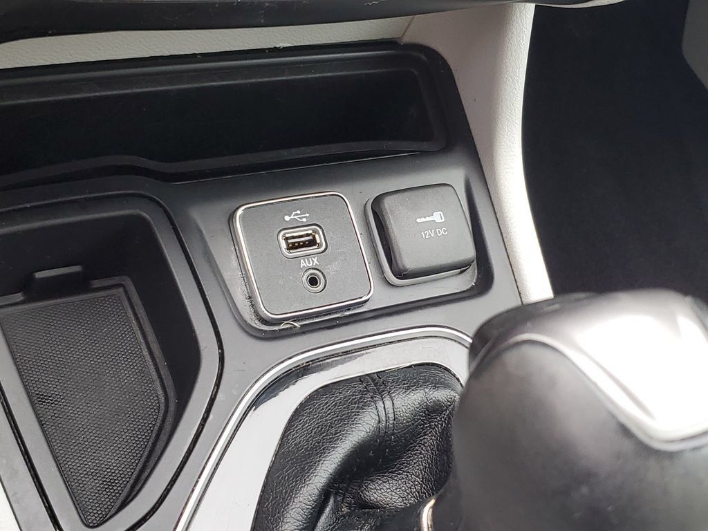 Certified 2019 Jeep Cherokee Limited w/ Luxury Group FWD image 29
