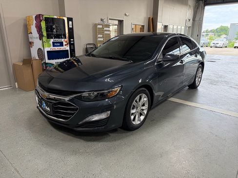 Used 2020 Chevrolet Malibu LT FWD image 2