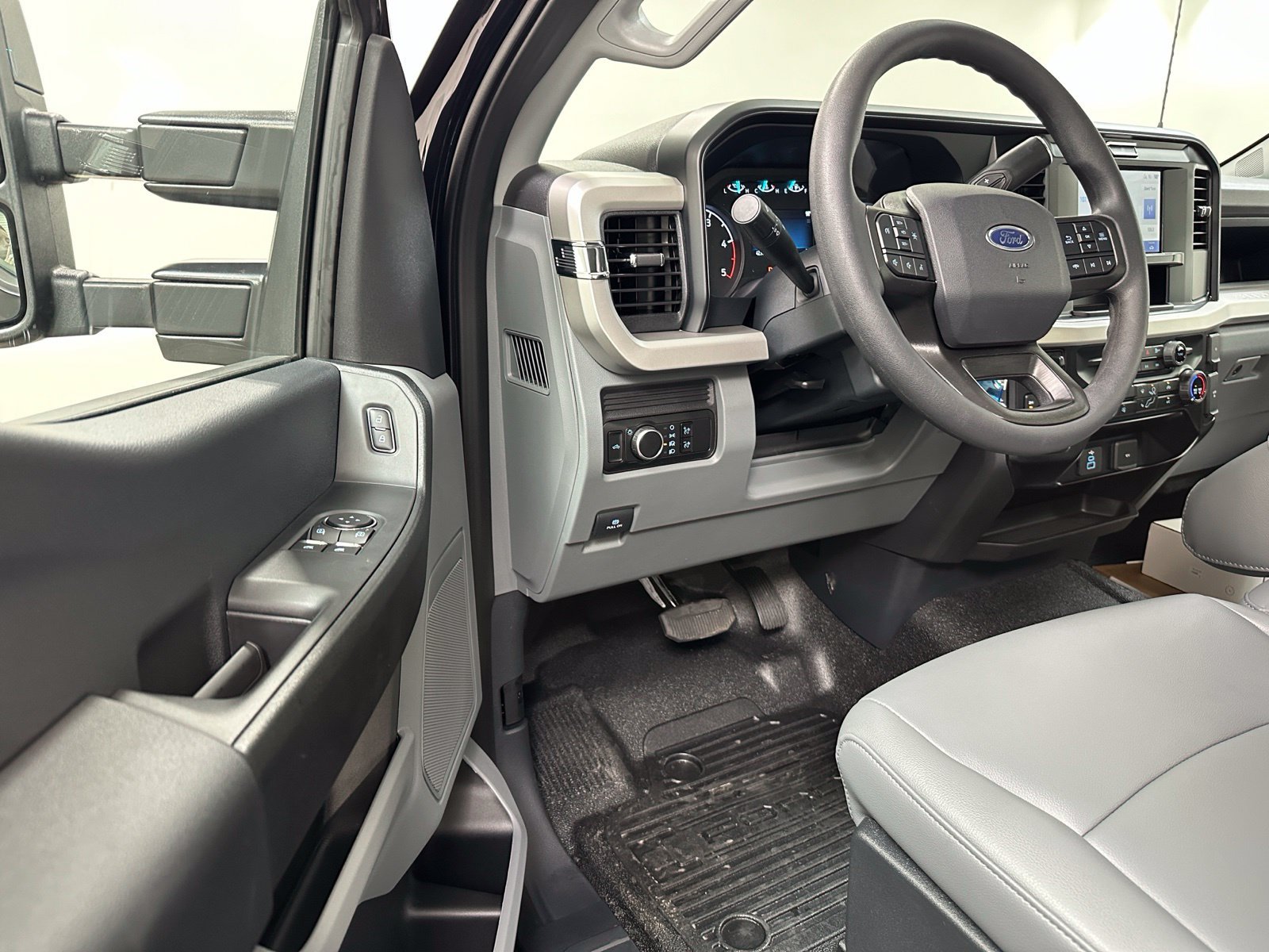 New 2025 Ford F350 XL AWD/4WD image 17