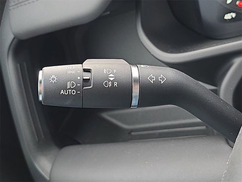 New 2026 Land Rover Defender 110 X-Dynamic SE image 26