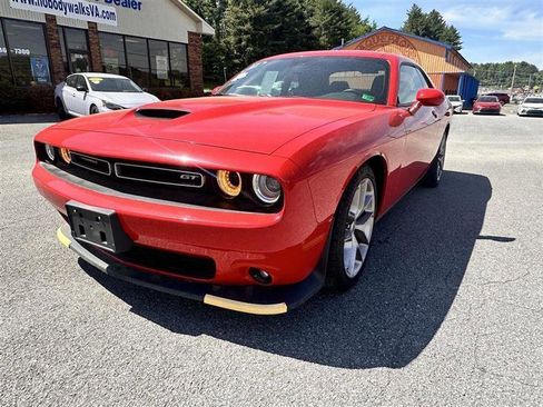 Used 2022 Dodge Challenger GT RWD image 2