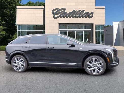 New 2027 Cadillac Optiq Luxury w/ LPO, Floor Liner Package AWD/4WD image 6