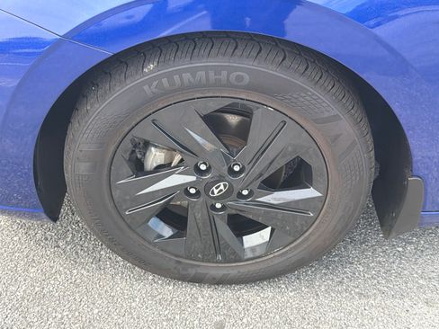 Used 2023 Hyundai Elantra SEL image 11