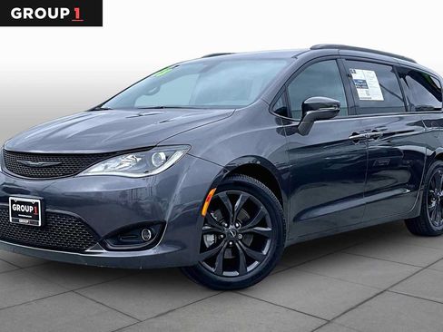 Used 2018 Chrysler Pacifica Limited w/ S Appearance Package FWD image 1