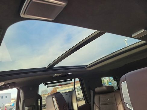 Used 2024 Cadillac Escalade Sport Platinum w/ LPO, ONYX Package image 15