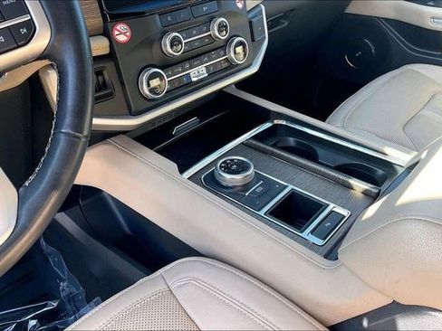 Used 2024 Ford Expedition Max Limited image 17