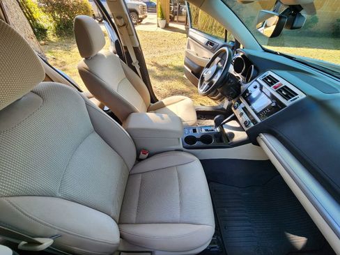 Used 2017 Subaru Outback 2.5i Premium image 8