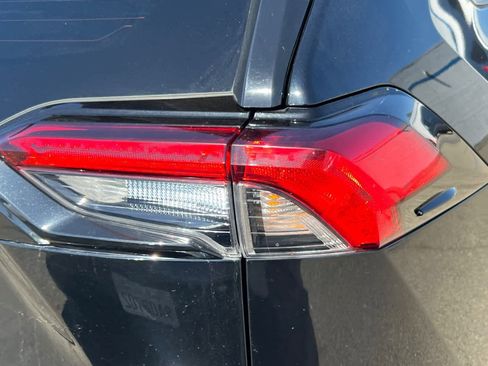 Used 2022 Toyota RAV4 LE AWD/4WD image 18