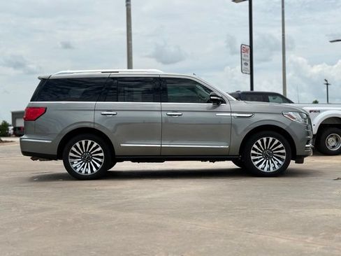 Used 2019 Lincoln Navigator Reserve AWD/4WD image 8