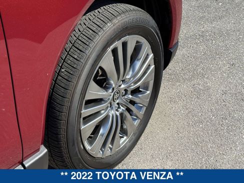 Used 2022 Toyota Venza Limited image 12