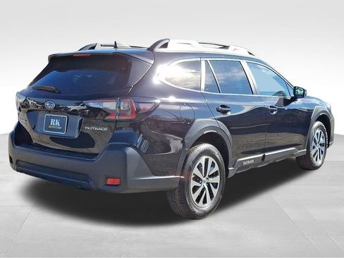 Used 2025 Subaru Outback Premium image 7