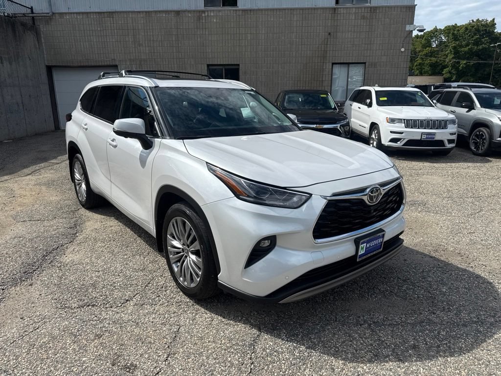 Used 2024 Toyota Highlander Platinum AWD/4WD image 9