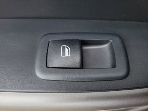 Used 2019 Jeep Cherokee Latitude Plus image 14