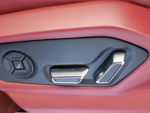 Used 2020 Lamborghini Urus AWD/4WD image 32