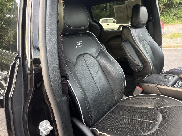 Used 2025 Chrysler Pacifica Limited FWD image 26