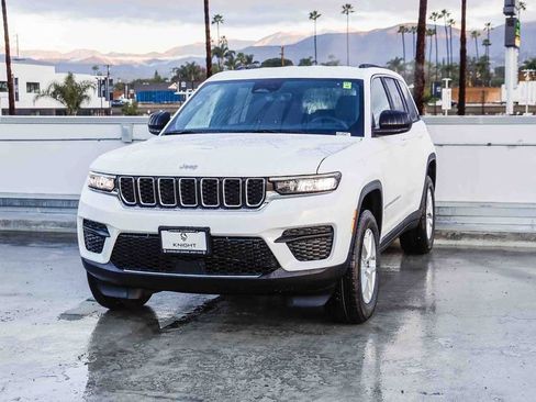 New 2025 Jeep Grand Cherokee Laredo image 4