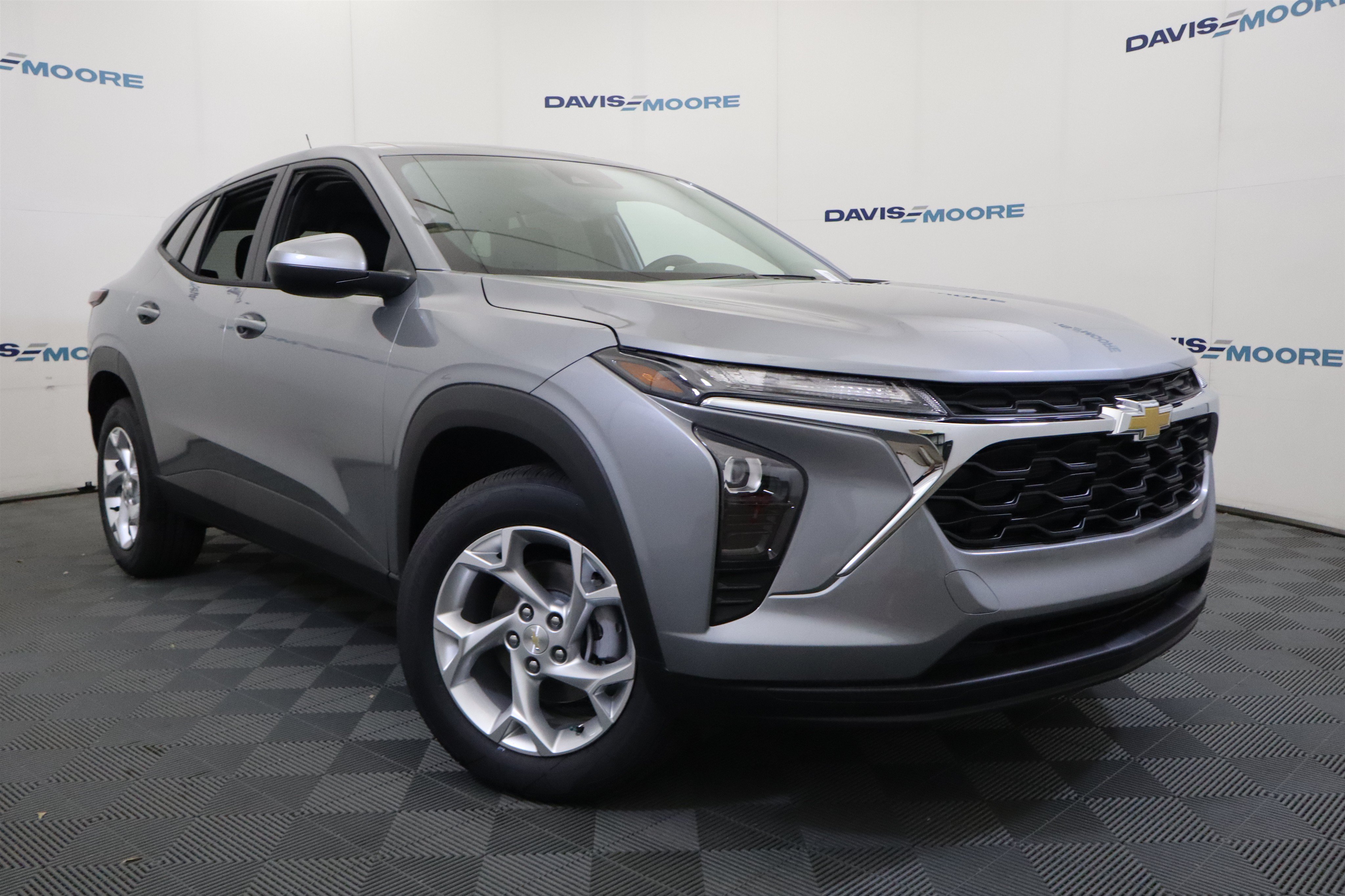 New 2026 Chevrolet Trax LS w/ LS Convenience Package FWD image 2