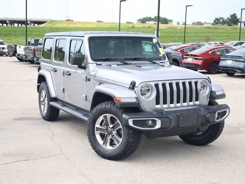 Used 2019 Jeep Wrangler Unlimited Sahara w/ Safety Group AWD/4WD image 2