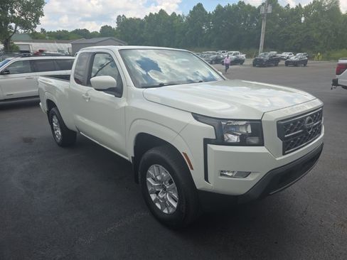 Used 2024 Nissan Frontier SV w/ SV Convenience Package AWD/4WD image 4
