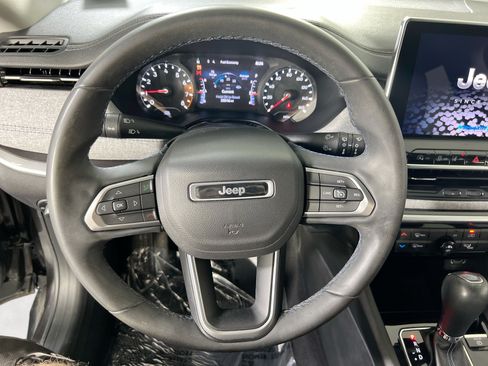 Used 2022 Jeep Compass Latitude AWD/4WD image 11