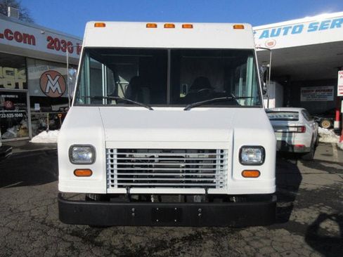 Used 2011 Ford E-350 and Econoline 350 Super Duty w/ Air Conditioning Prep Pkg RWD image 32