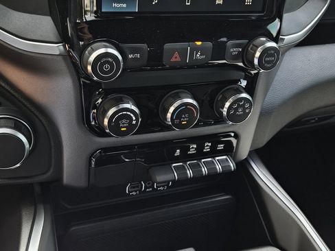 New 2026 RAM 1500 Express AWD/4WD image 19