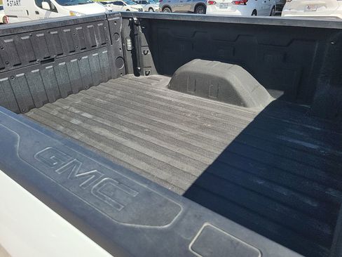 Certified 2025 GMC Sierra 1500 AT4 w/ AT4 Premium Package AWD/4WD image 27