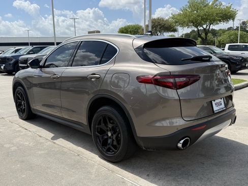 Used 2019 Alfa Romeo Stelvio image 7