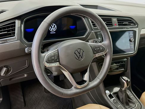 Used 2023 Volkswagen Tiguan SE AWD/4WD image 18