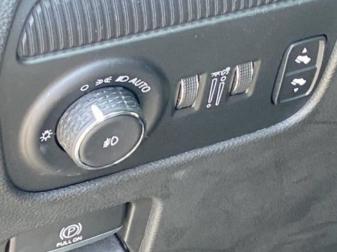 Used 2023 Jeep Wagoneer Series III w/ Premium Group I AWD/4WD image 27