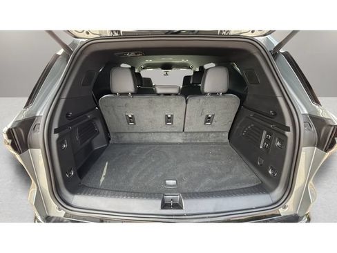 Used 2026 Chevrolet Traverse High Country FWD image 31