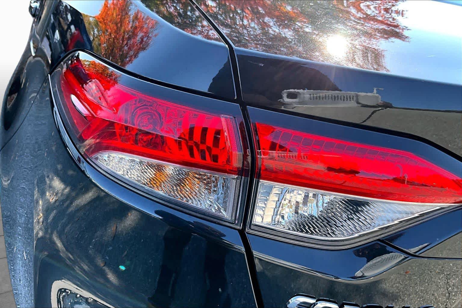 Used 2022 Toyota Corolla LE w/ Carpet Mat Package (TMS) FWD image 28