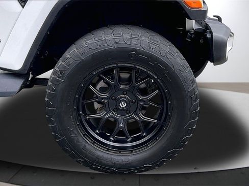 Certified 2020 Jeep Wrangler Unlimited Sahara image 33