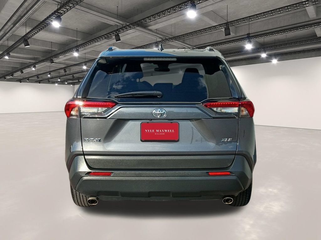 Used 2025 Toyota RAV4 XLE FWD image 15