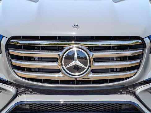 New 2026 Mercedes-Benz GLS 450 4MATIC image 7