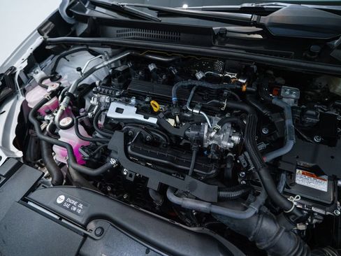 Used 2025 Toyota Prius XLE FWD image 38