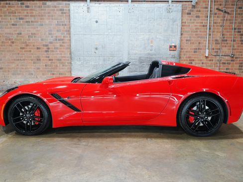 Used 2019 Chevrolet Corvette Stingray Coupe w/ Carbon Flash Badge Package RWD image 35