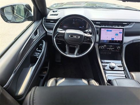 Used 2022 Jeep Grand Cherokee Overland w/ Luxury Tech Group IV image 14