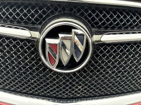 Used 2019 Buick Enclave Essence w/ LPO, Sport Appearance Package image 27