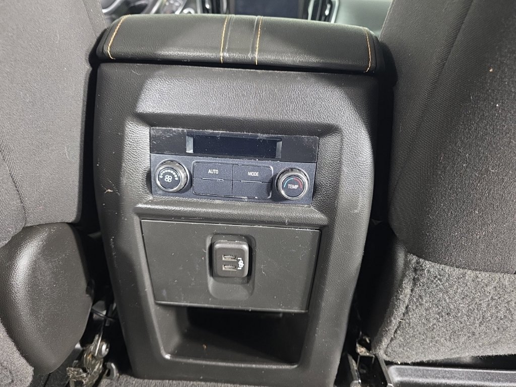 Used 2020 Chevrolet Traverse LT FWD image 35