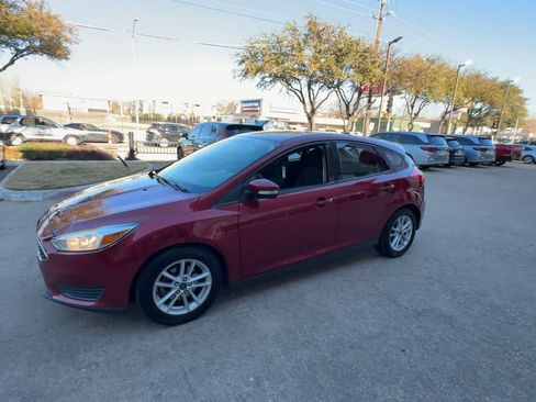 Used 2017 Ford Focus SE image 4