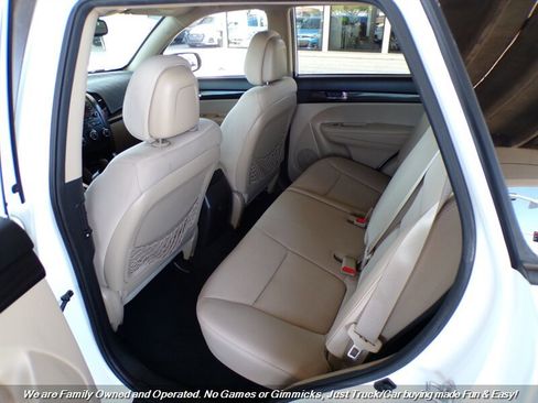 Used 2012 Kia Sorento LX w/ Third Row Pkg image 20