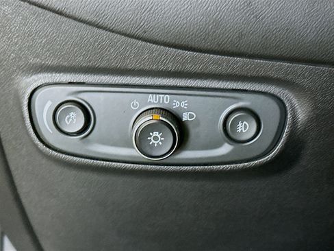 Used 2020 Chevrolet Equinox LT image 17