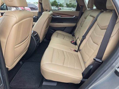 Used 2018 Cadillac XT5 Platinum w/ Driver Assist Package AWD/4WD image 6