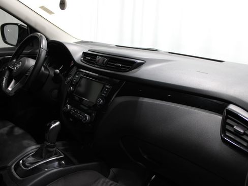 Used 2021 Nissan Rogue Sport SV FWD image 25